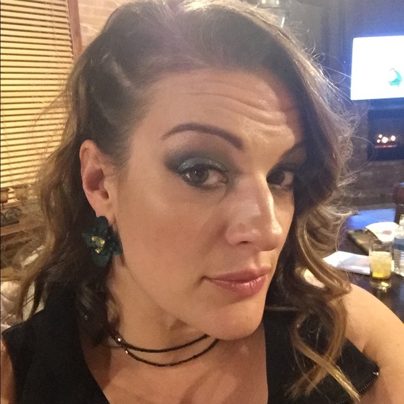 Meet your Posher, Jen - Picture 2 of 2